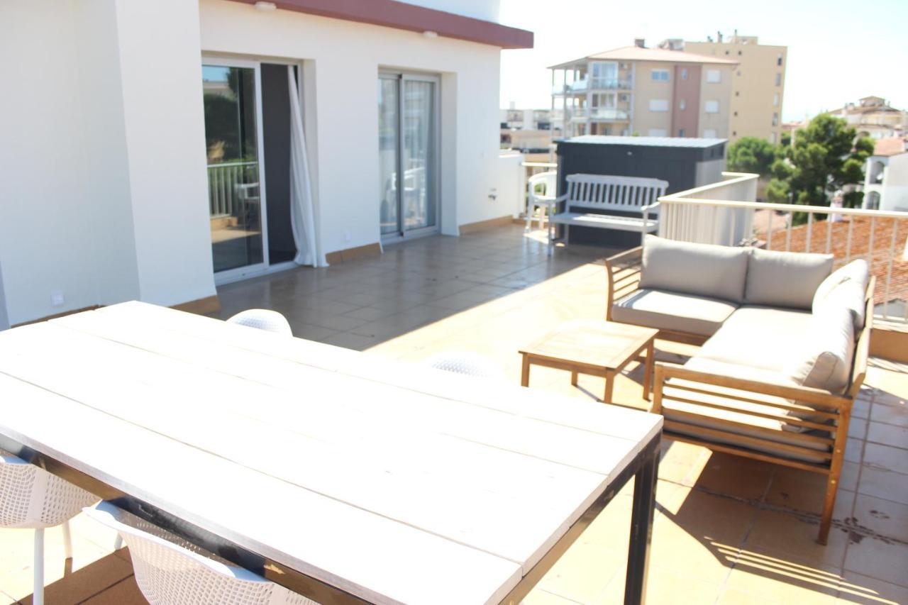 Beautiful Loft, Huge Sunny Terrace, View Over The Beach And Sea Roses Luaran gambar