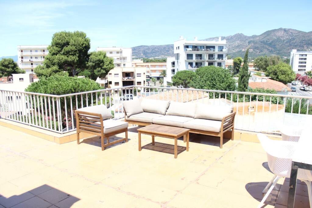 Beautiful Loft, Huge Sunny Terrace, View Over The Beach And Sea Roses Luaran gambar